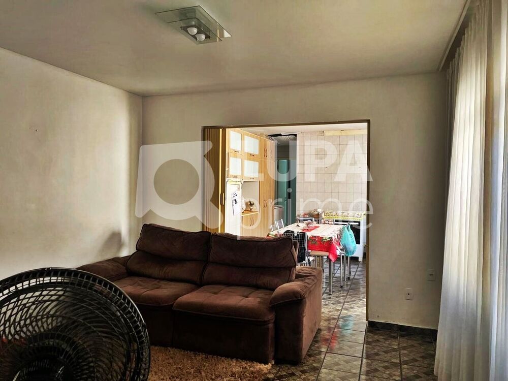 Casa à venda com 2 quartos, 133m² - Foto 1