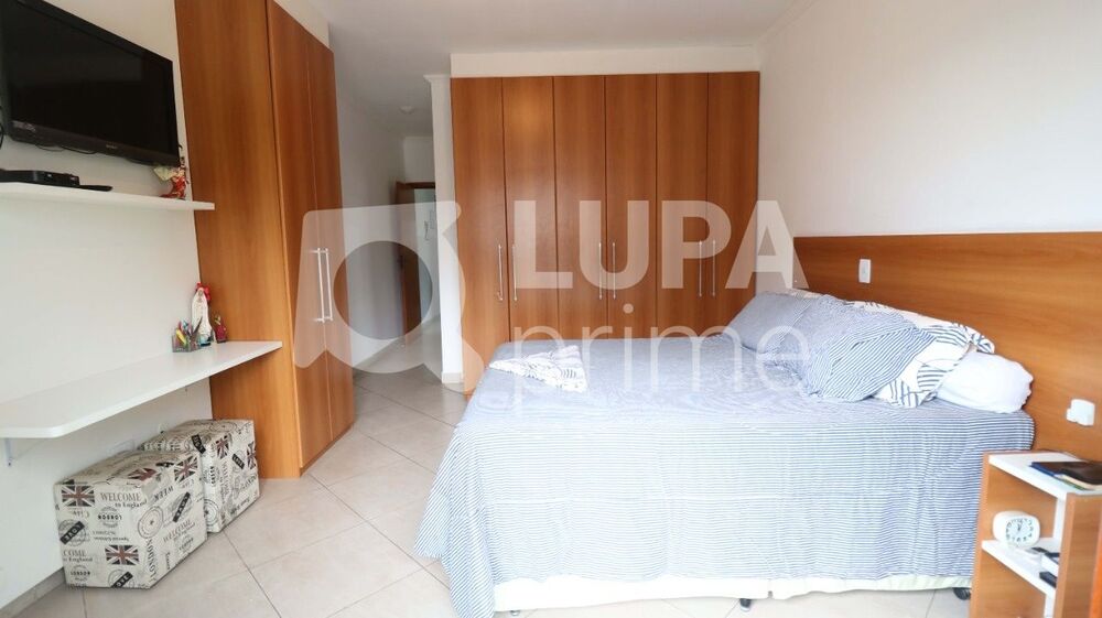 Casa à venda com 3 quartos, 161m² - Foto 2