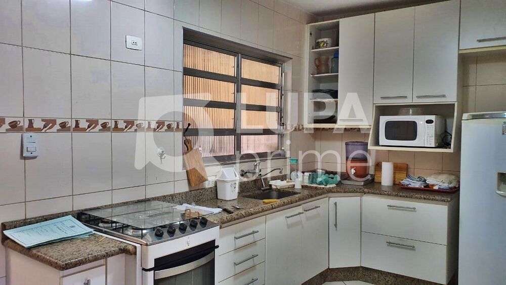Casa à venda com 2 quartos, 140m² - Foto 2