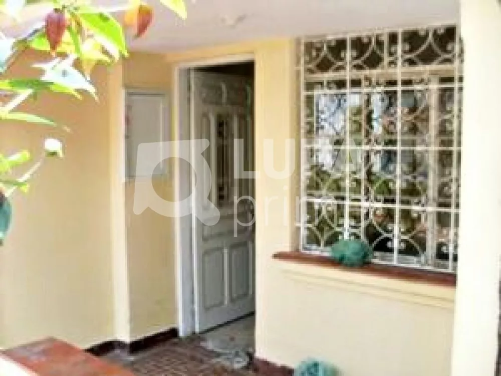 Casa à venda com 3 quartos, 300m² - Foto 3