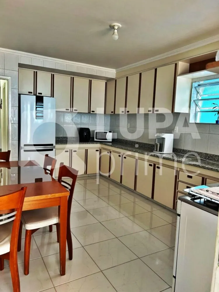Casa, 3 quartos, 164 m² - Foto 2