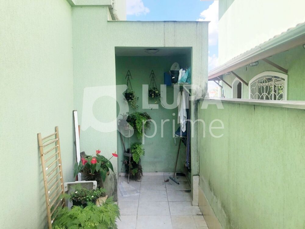 Casa à venda com 3 quartos, 194m² - Foto 3