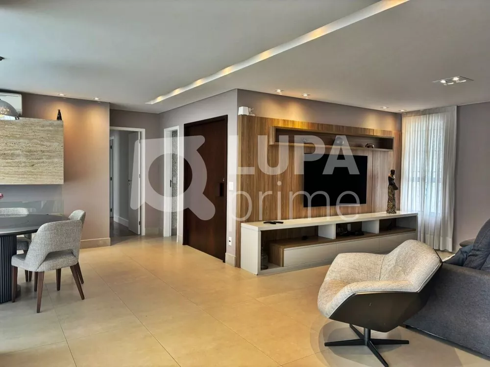 Apartamento à venda com 4 quartos, 206m² - Foto 2