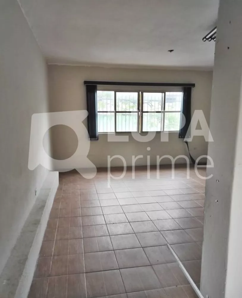 Casa à venda com 2 quartos, 300m² - Foto 4