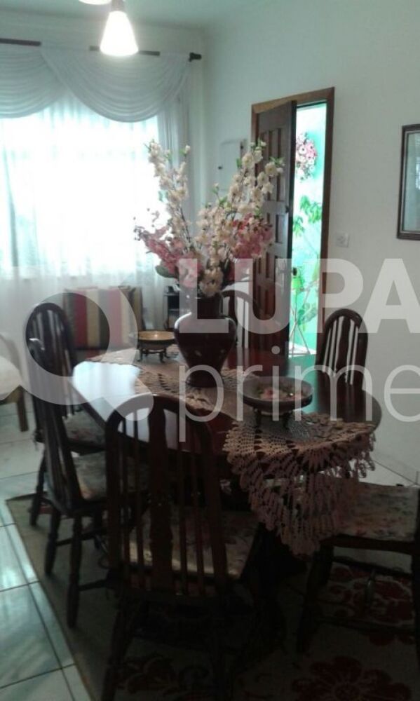 Casa, 2 quartos, 230 m² - Foto 1