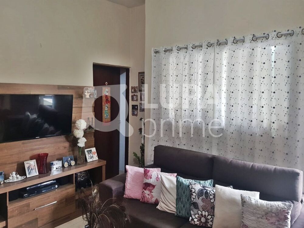 Casa à venda com 5 quartos, 70m² - Foto 1