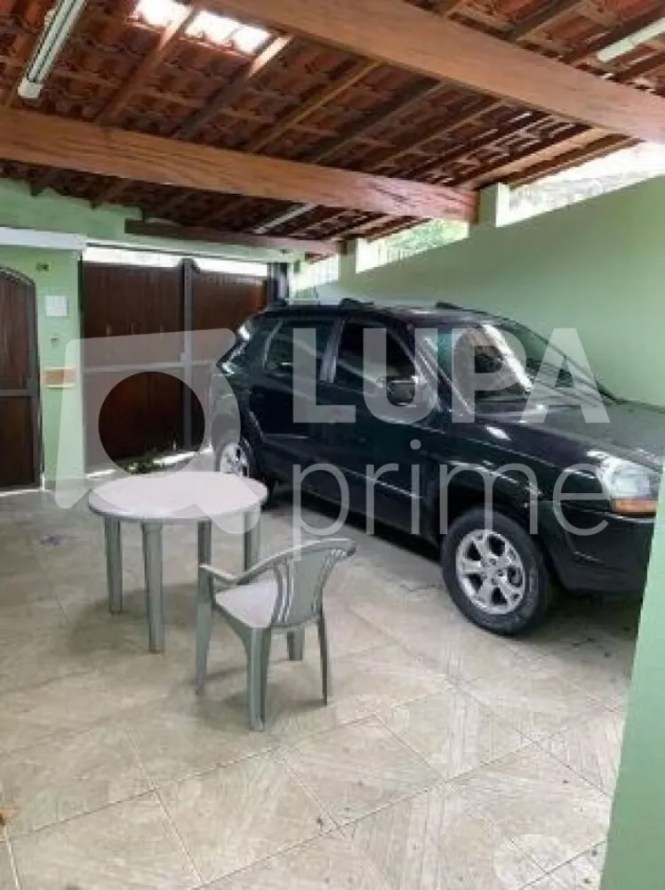 Casa à venda com 3 quartos, 170m² - Foto 1