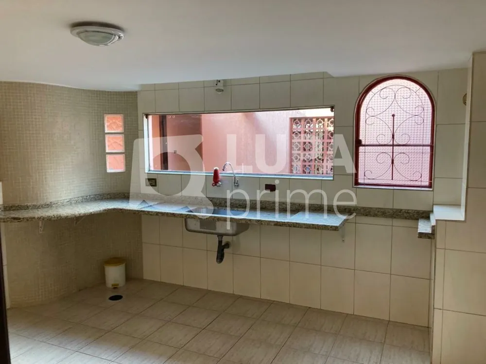 Casa, 3 quartos, 200 m² - Foto 2