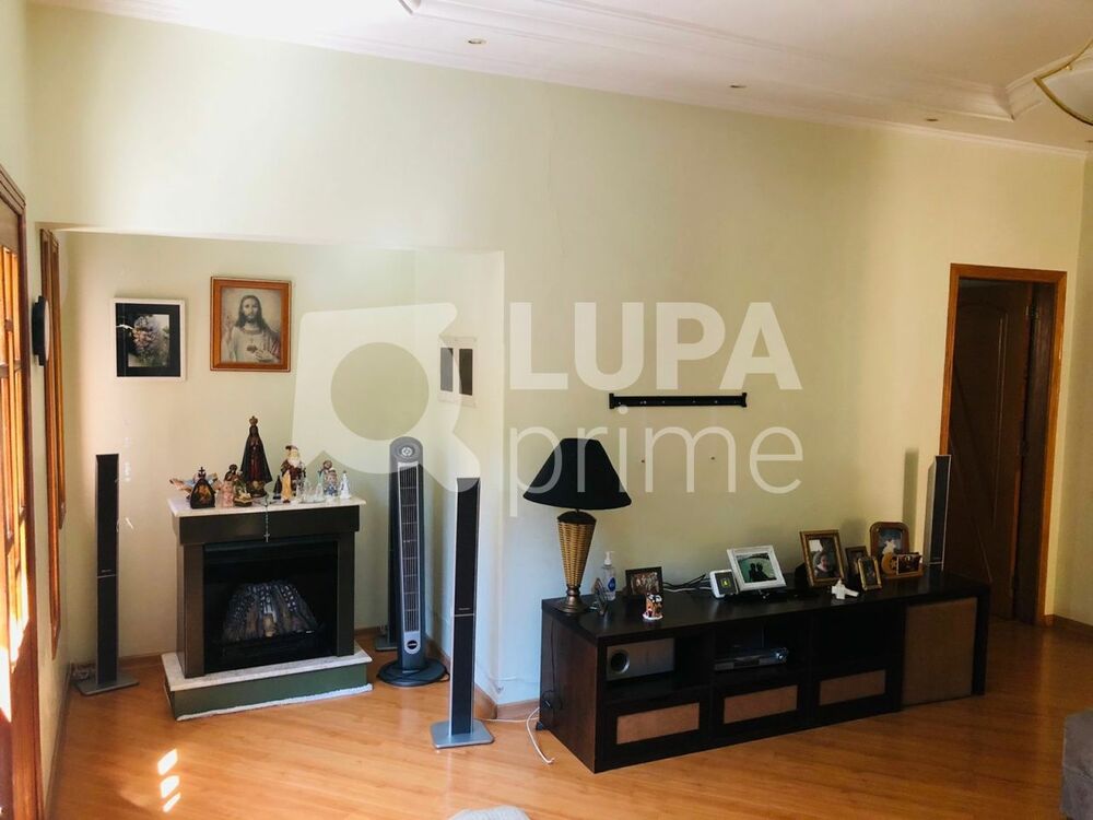 Casa à venda com 2 quartos, 160m² - Foto 1