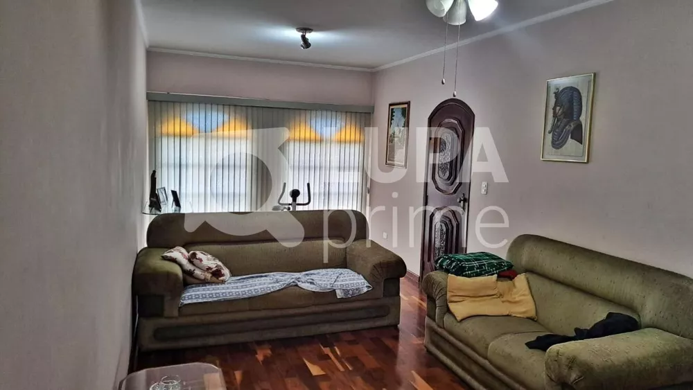 Casa à venda com 3 quartos, 261m² - Foto 1