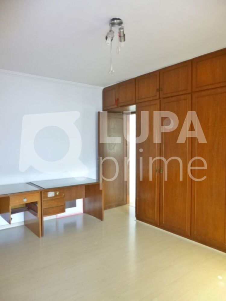Casa à venda com 3 quartos, 220m² - Foto 7