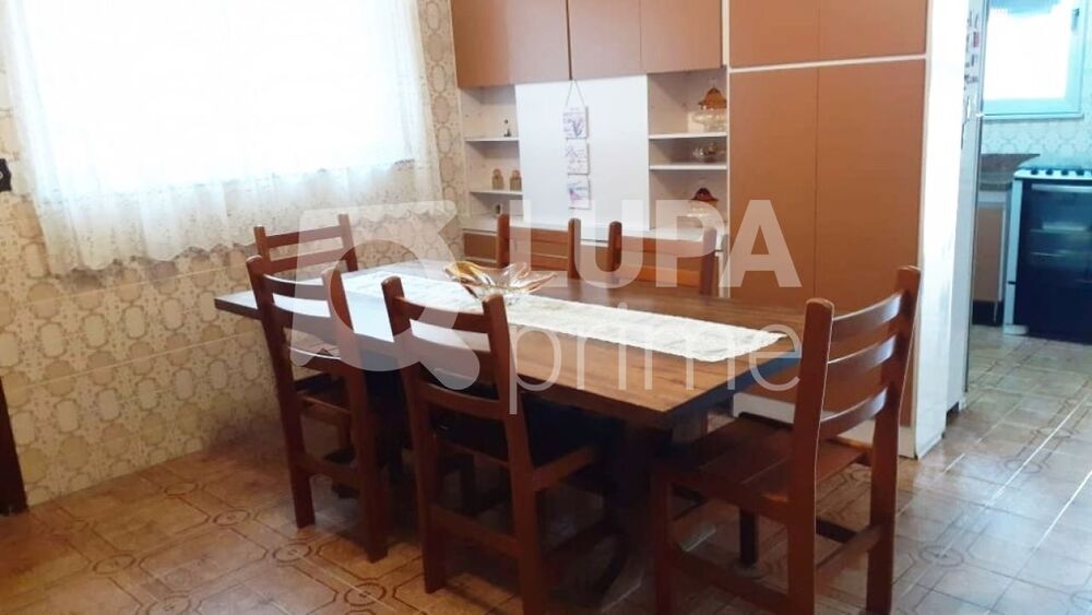 Casa à venda com 3 quartos, 240m² - Foto 11