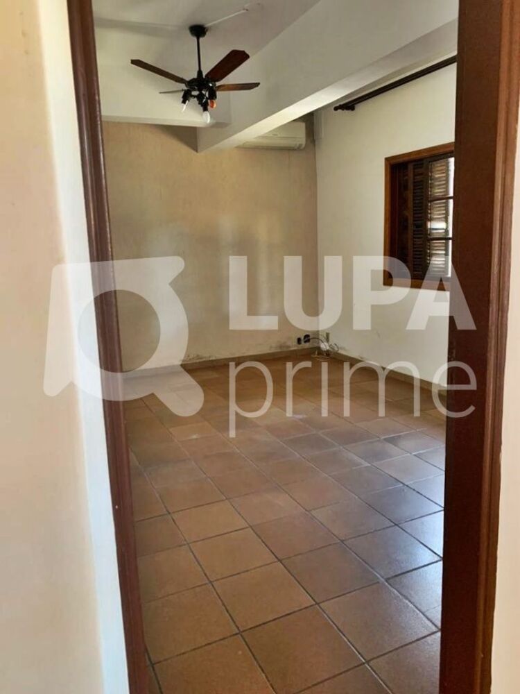 Casa à venda com 2 quartos, 227m² - Foto 4