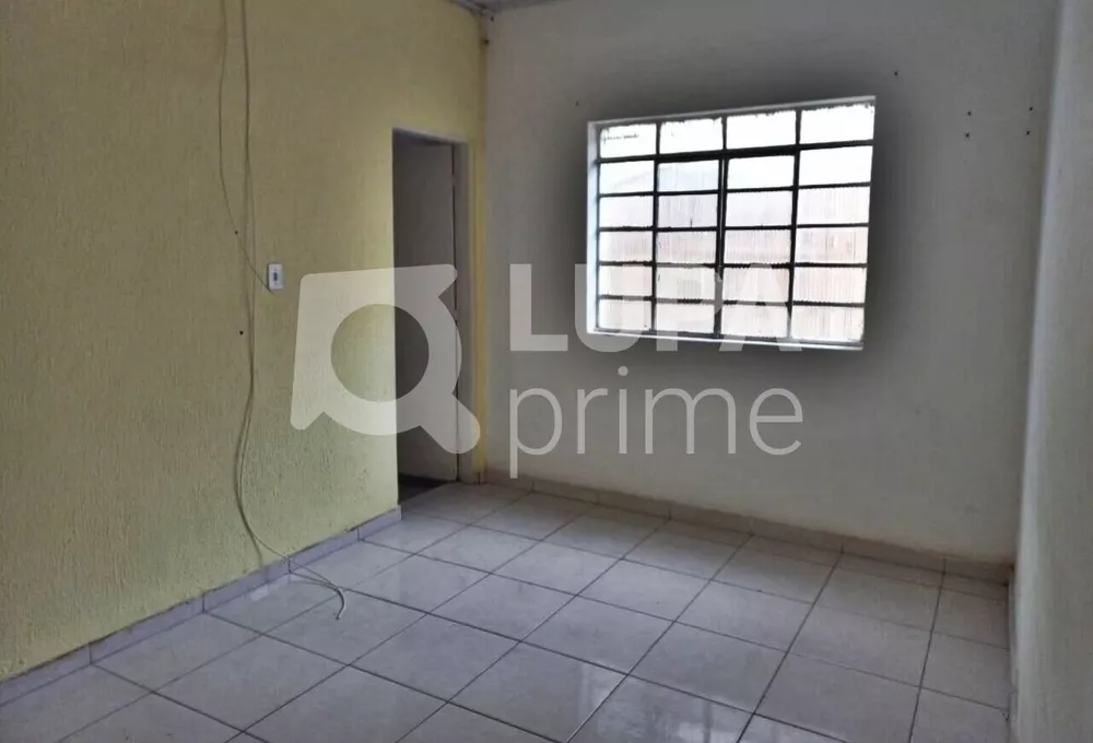 Casa à venda com 4 quartos, 105m² - Foto 3