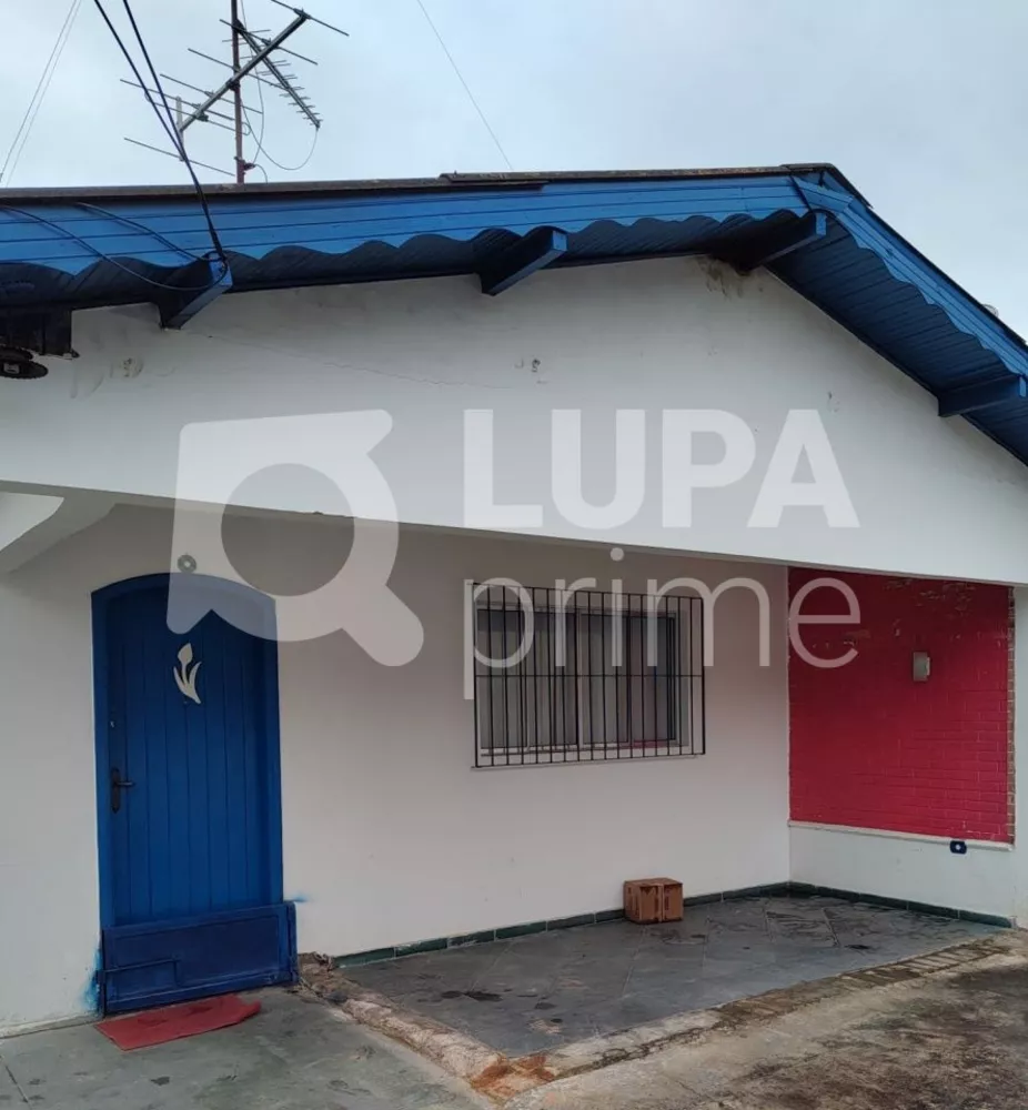 Casa à venda com 3 quartos, 210m² - Foto 1