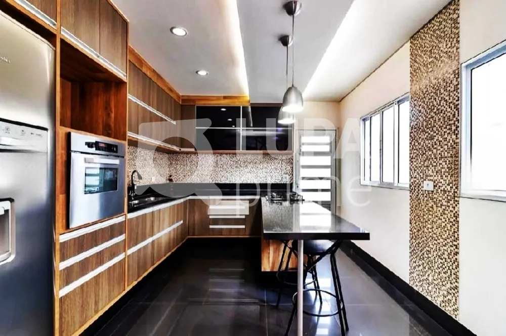Casa, 3 quartos, 224 m² - Foto 1