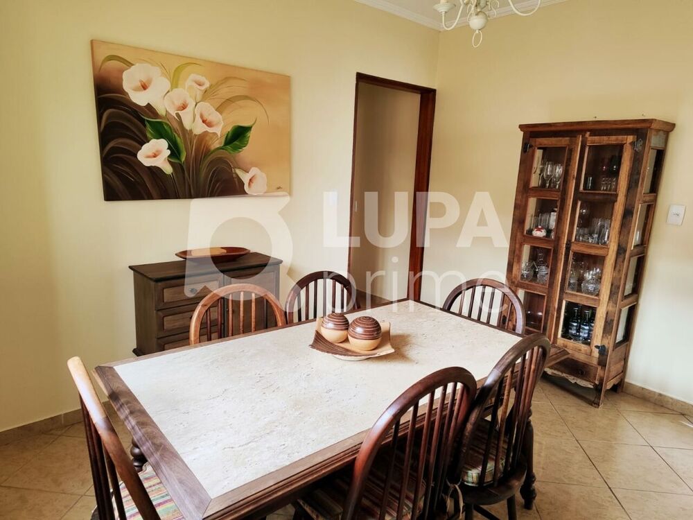 Casa, 3 quartos, 340 m² - Foto 1