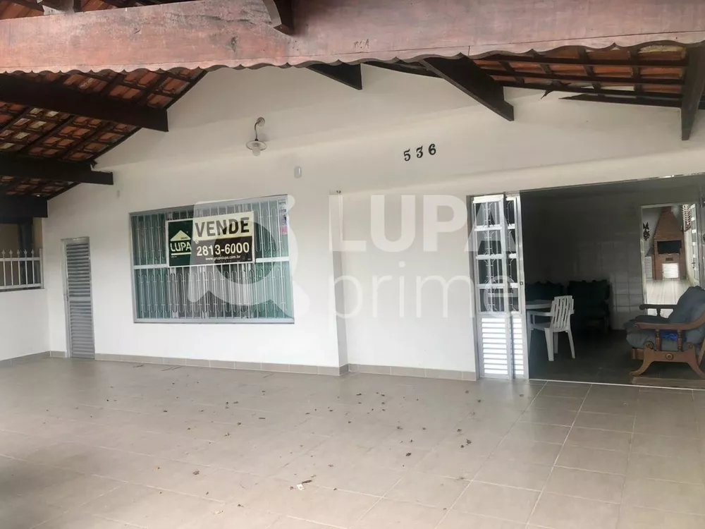 Casa à venda com 3 quartos, 220m² - Foto 3