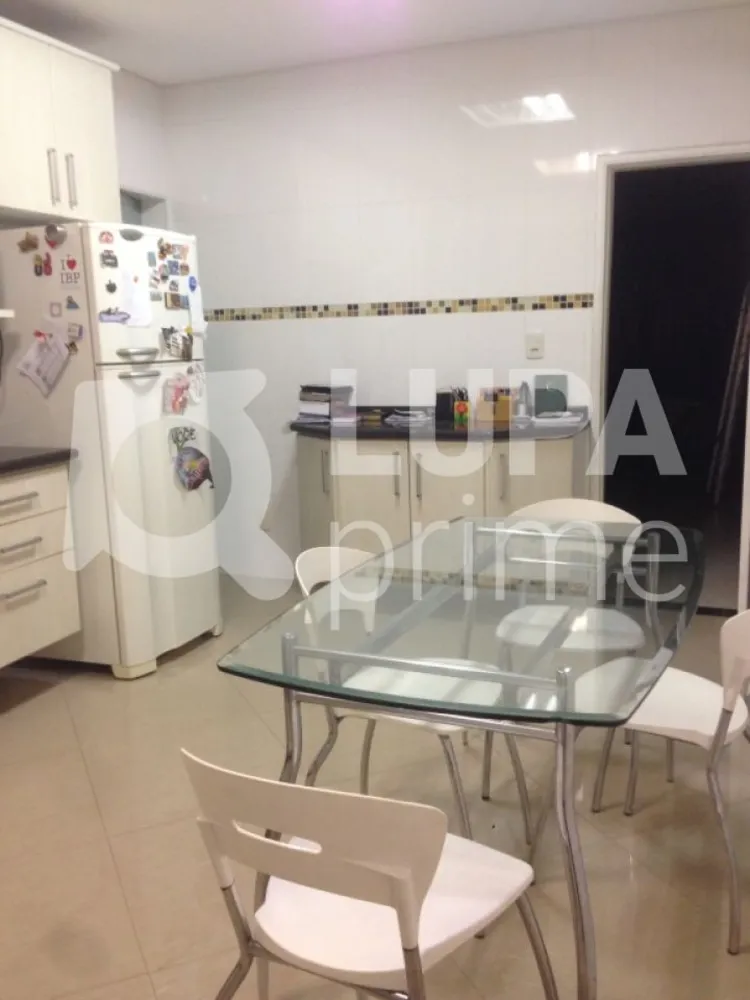 Casa, 3 quartos, 240 m² - Foto 2