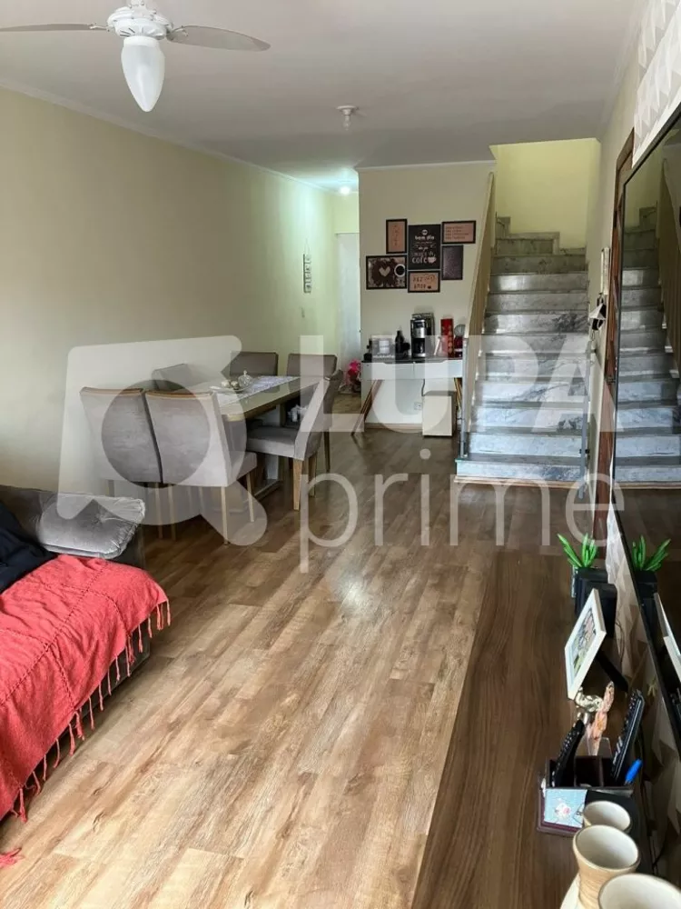 Casa à venda com 4 quartos, 152m² - Foto 1