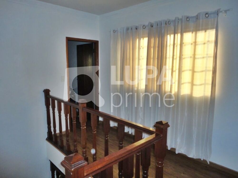 Casa, 3 quartos, 216 m² - Foto 1