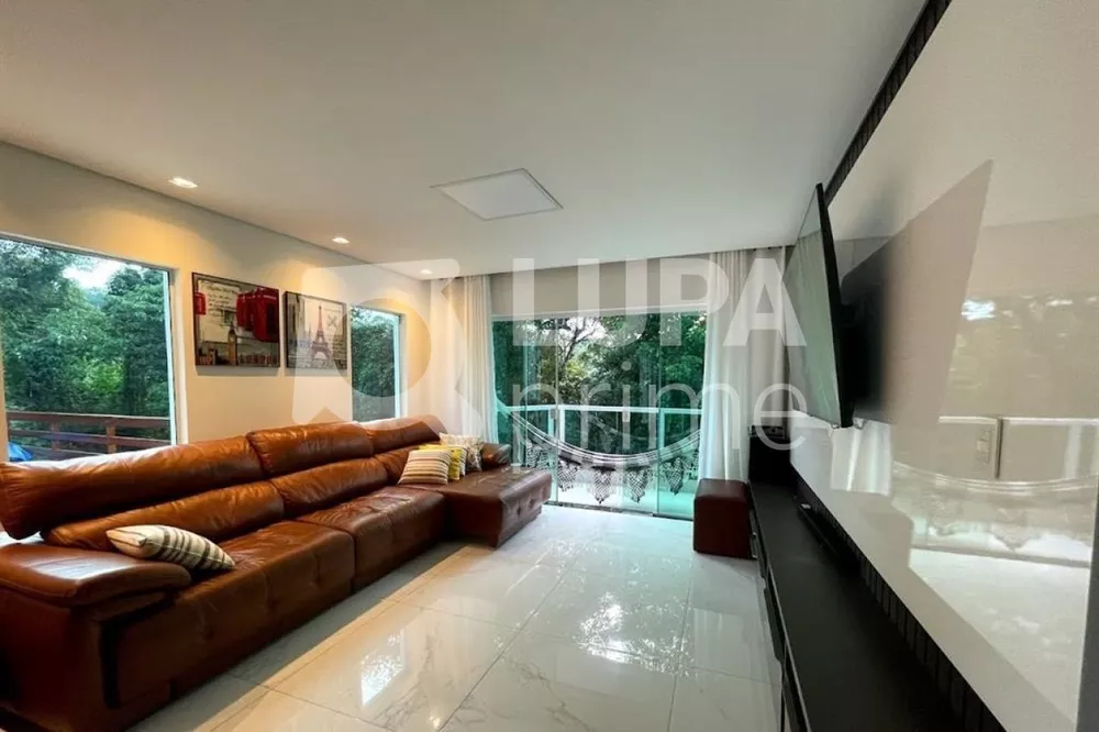 Casa à venda com 4 quartos, 300m² - Foto 1