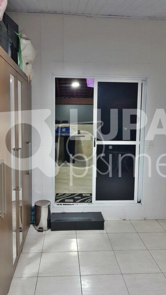 Casa à venda com 3 quartos, 166m² - Foto 2