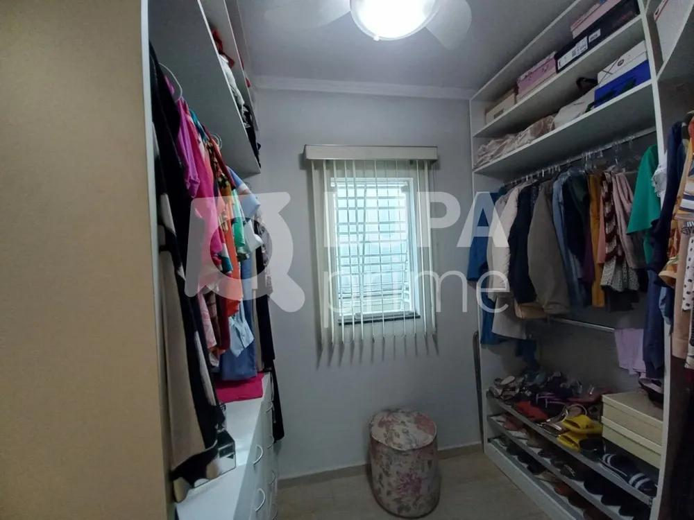 Casa, 3 quartos, 200 m² - Foto 1