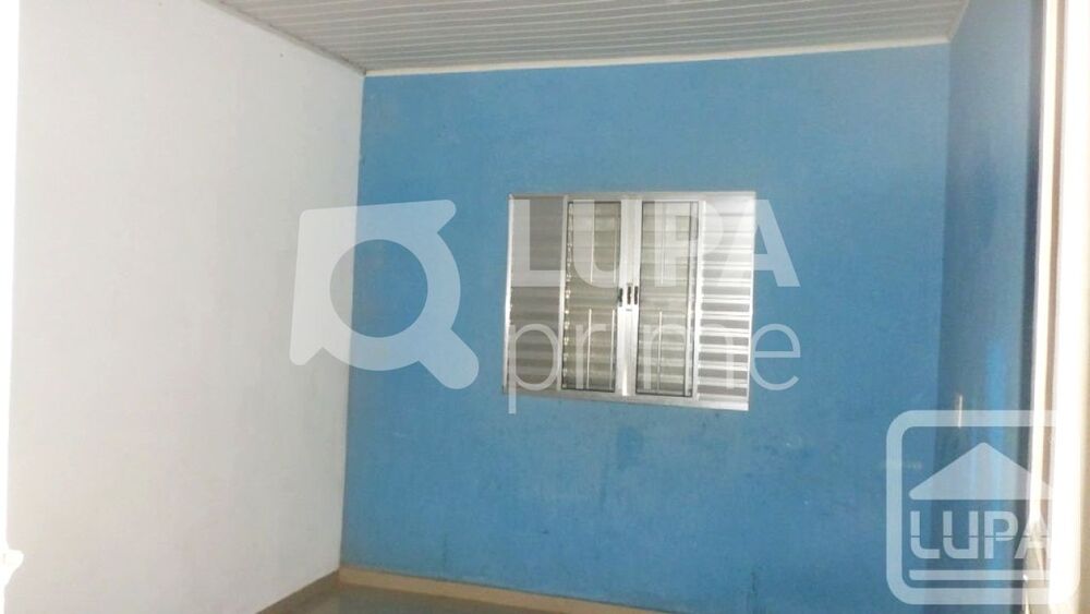 Casa à venda com 2 quartos, 150m² - Foto 2
