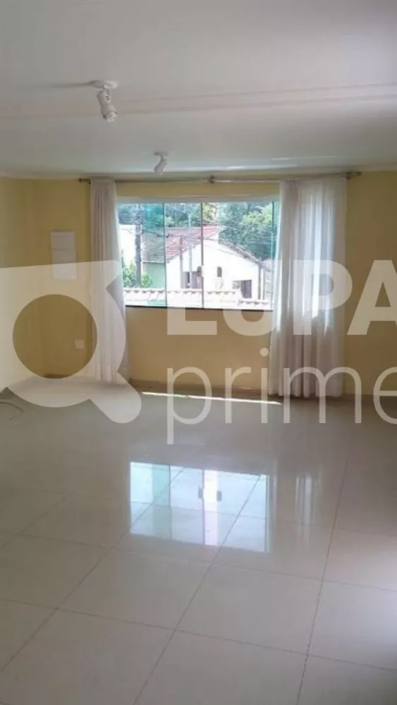 Casa à venda com 3 quartos, 120m² - Foto 1