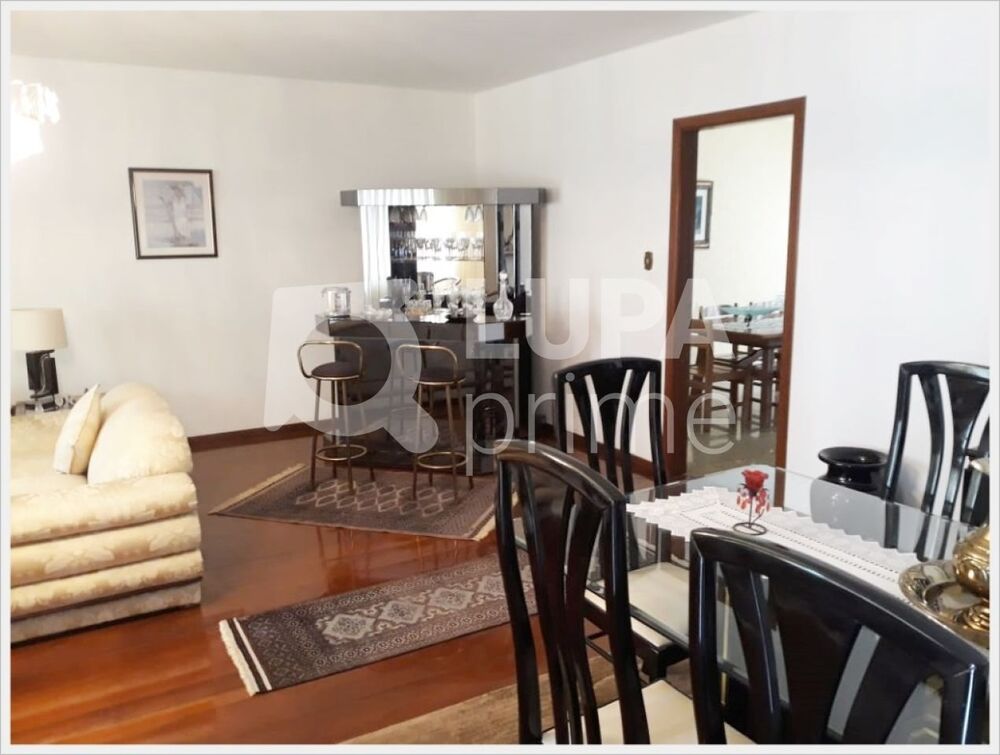 Casa à venda com 3 quartos, 350m² - Foto 1