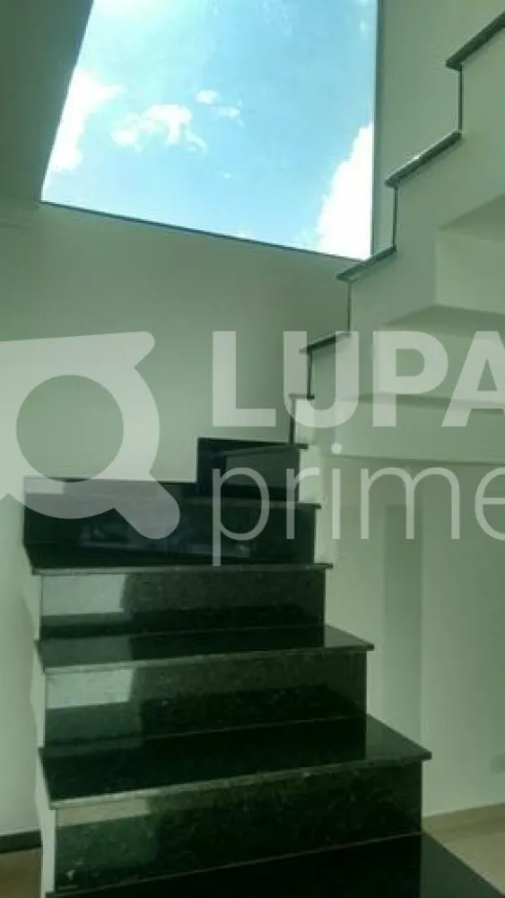 Casa, 3 quartos, 240 m² - Foto 2