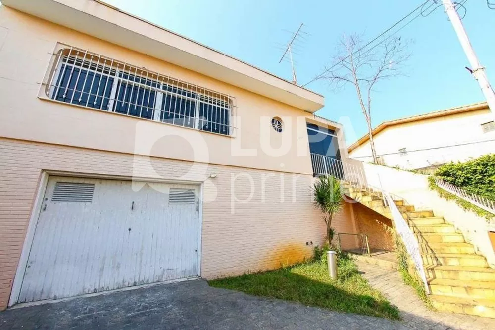 Casa à venda com 3 quartos, 249m² - Foto 1