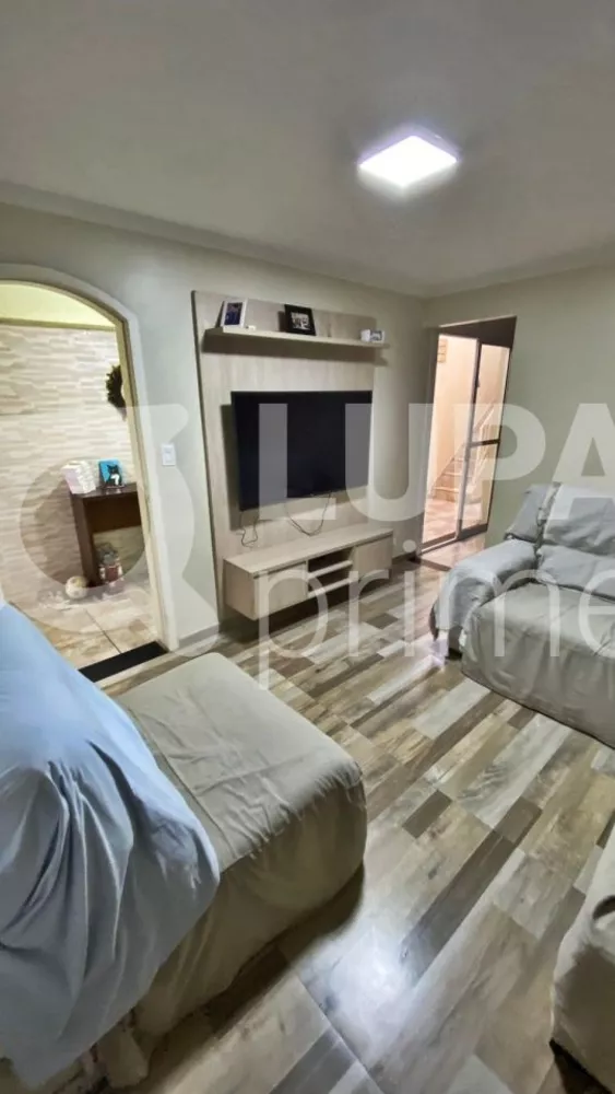 Casa à venda com 4 quartos, 100m² - Foto 1