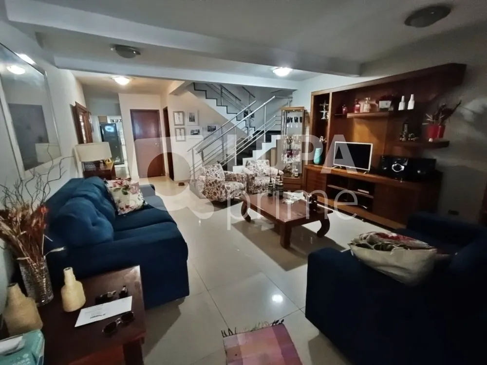 Casa, 5 quartos, 200 m² - Foto 1