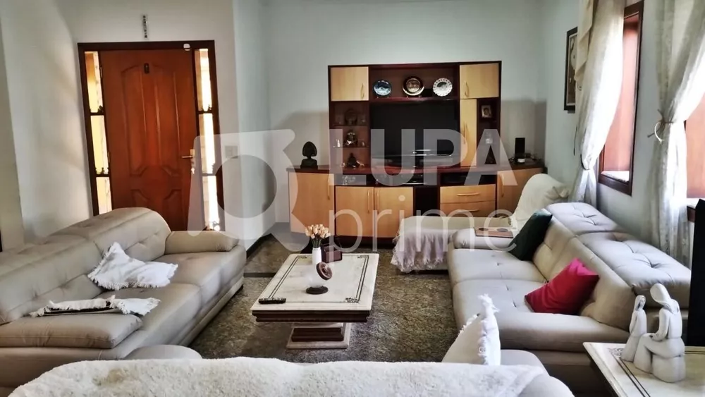 Casa à venda com 3 quartos, 391m² - Foto 2