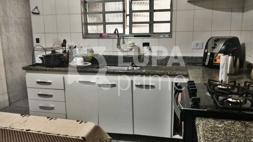 Casa à venda com 3 quartos, 226m² - Foto 18