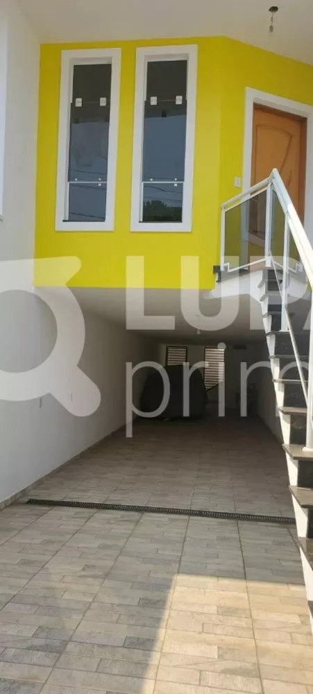 Casa à venda com 3 quartos, 184m² - Foto 1