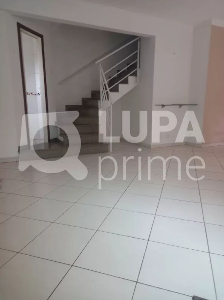 Casa de Condomínio à venda com 3 quartos, 245m² - Foto 2