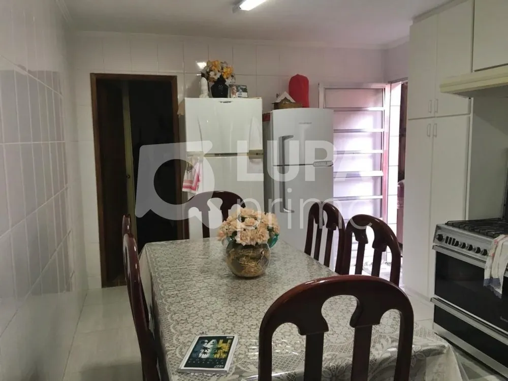 Casa, 3 quartos, 200 m² - Foto 1