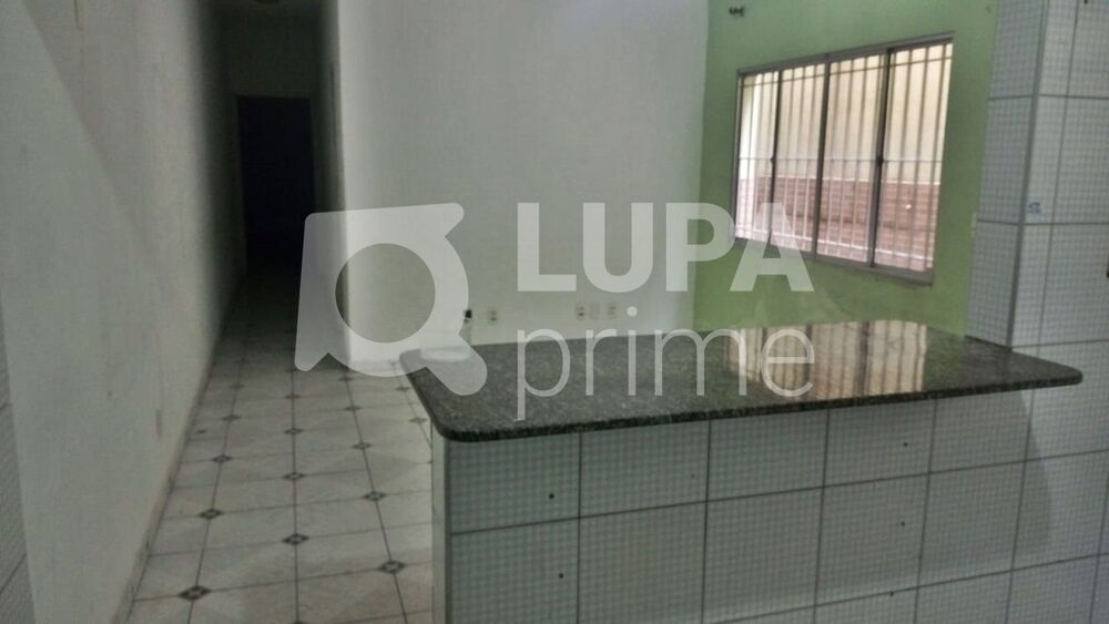 Casa à venda com 3 quartos, 220m² - Foto 2