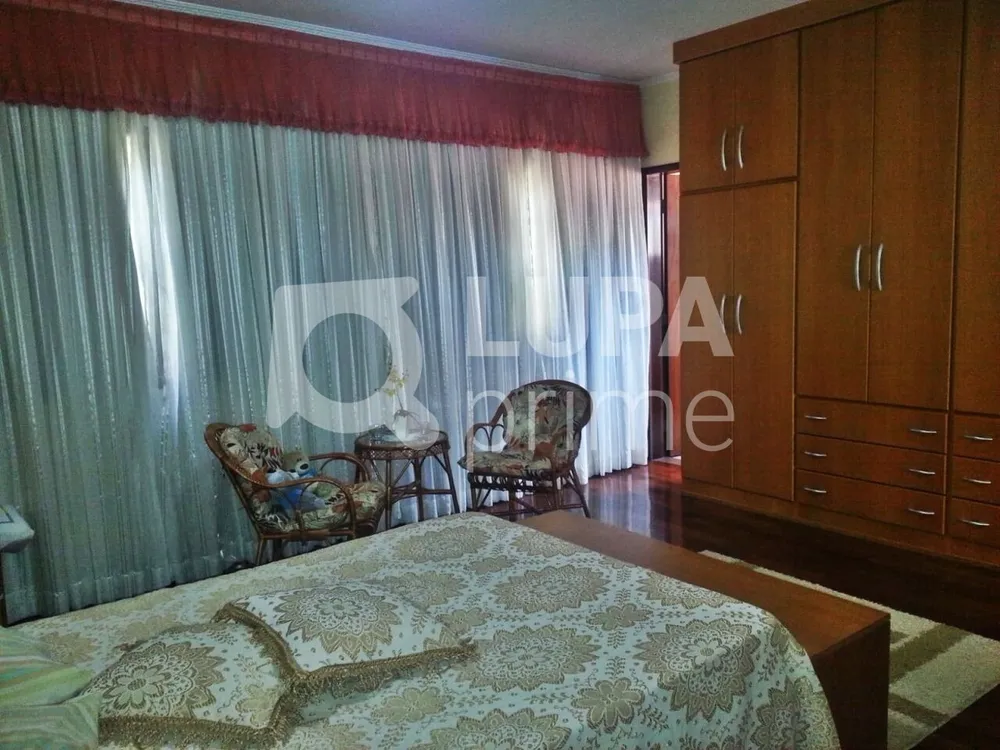 Casa, 3 quartos, 219 m² - Foto 1