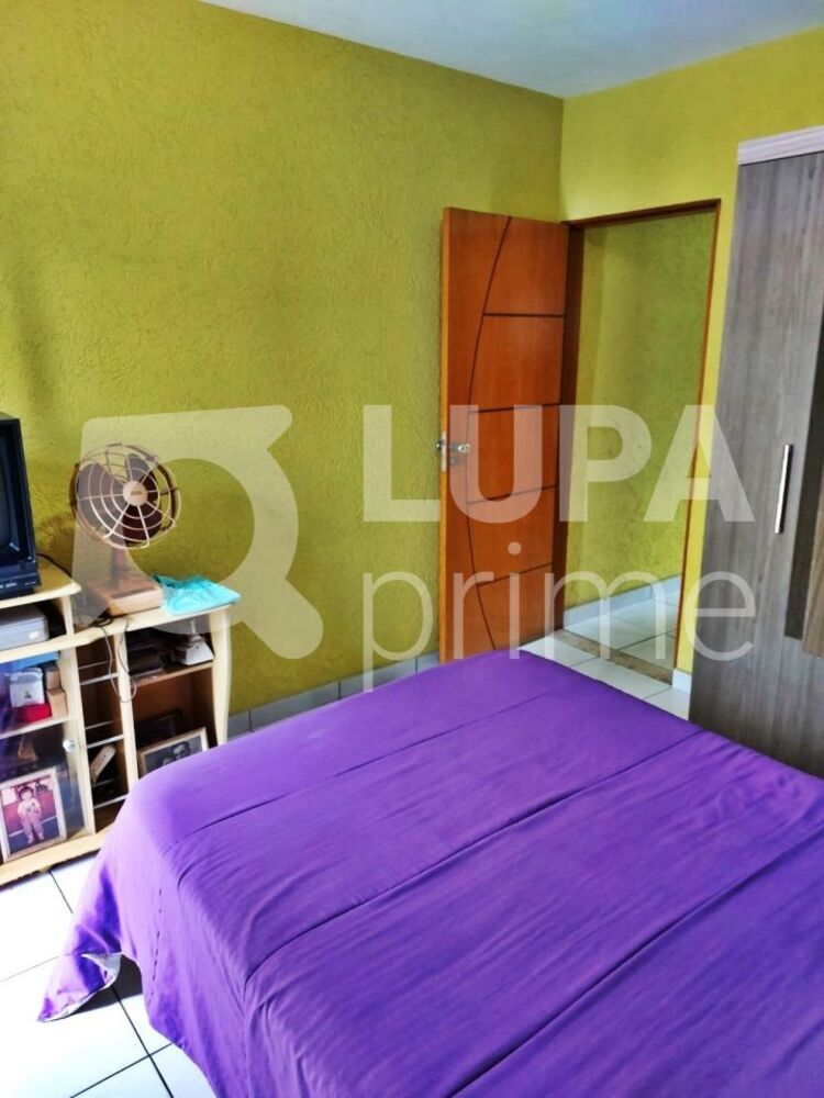 Casa à venda com 2 quartos, 129m² - Foto 2