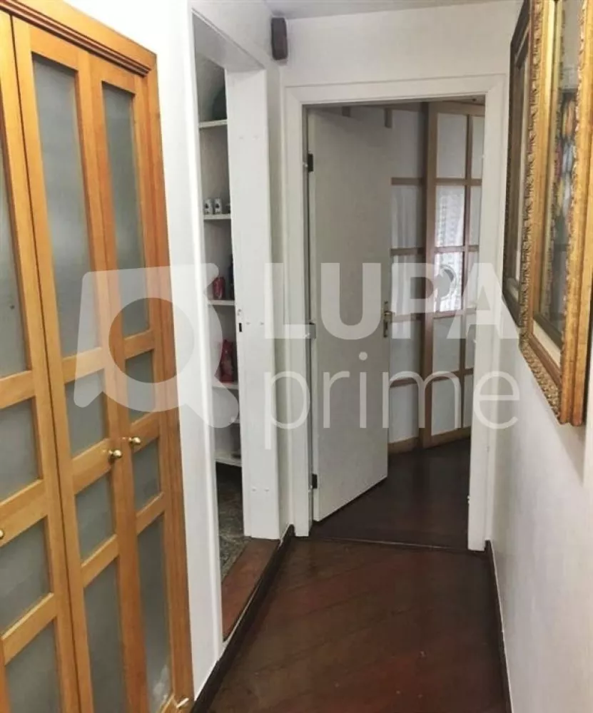 Apartamento à venda com 4 quartos, 180m² - Foto 4