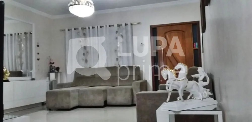 Casa, 3 quartos, 227 m² - Foto 1