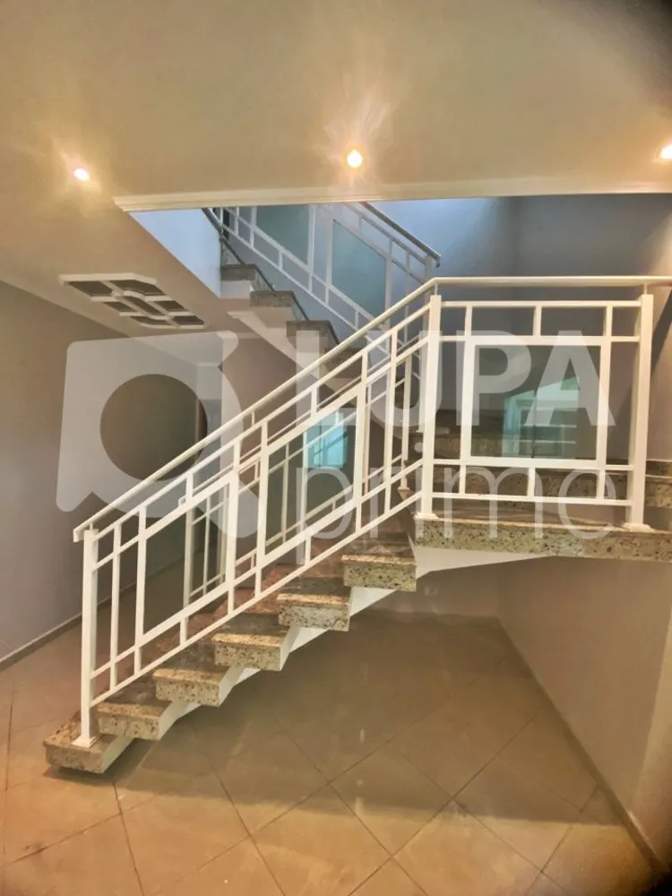 Casa, 3 quartos, 192 m² - Foto 2