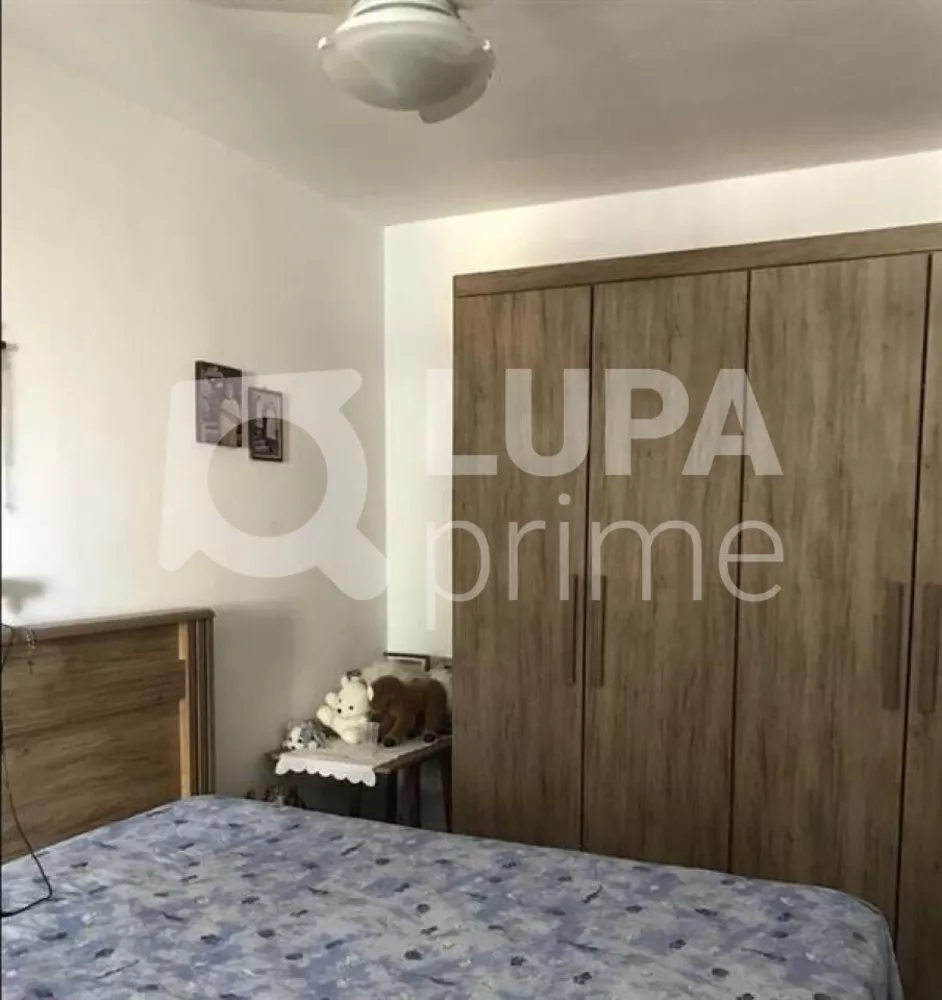 Casa à venda com 10 quartos, 250m² - Foto 2