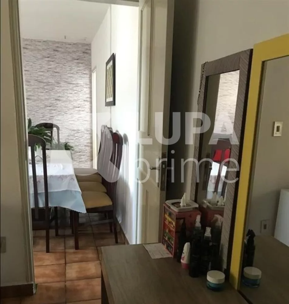 Casa à venda com 10 quartos, 250m² - Foto 1