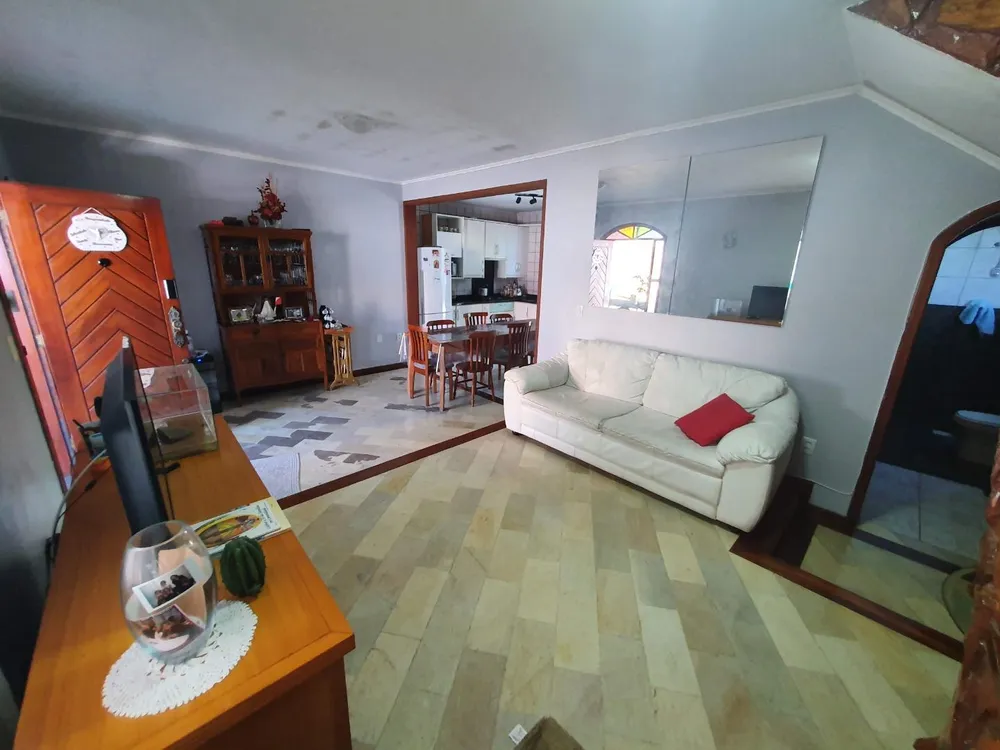 Casa, 4 quartos, 230 m² - Foto 1