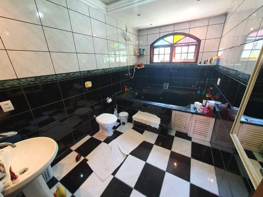 Casa, 4 quartos, 230 m² - Foto 1